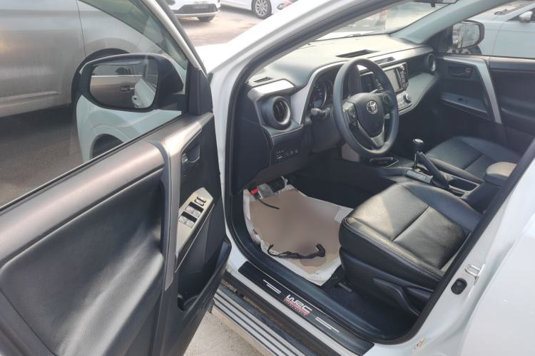 Used Toyota RAV4 2016 2.0L CVT Two-Wheel Drive Comfort Edition China V Standard