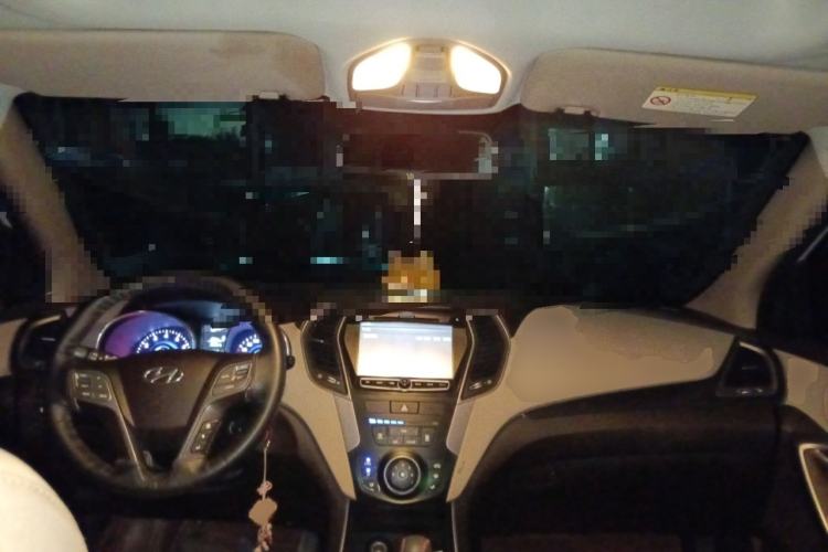 Used Hyundai Santa Fe 2013 2.4L Manual Two-Wheel Drive Comfort Version Center Console