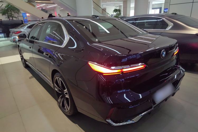 Used BMW 7 Series 2023 740Li Luxury Edition M Sport Package Rear Left 45 Deg