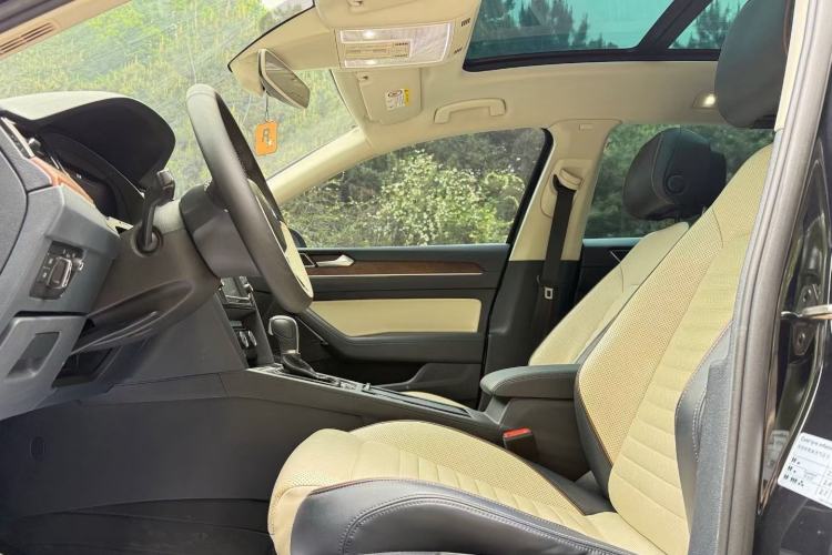 Used Volkswagen Magotan 2017 380TSI DSG Flagship Edition Interior 3