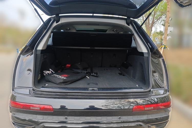 Used Audi Q7 2020 55 TFSI quattro S line sports model Trunk