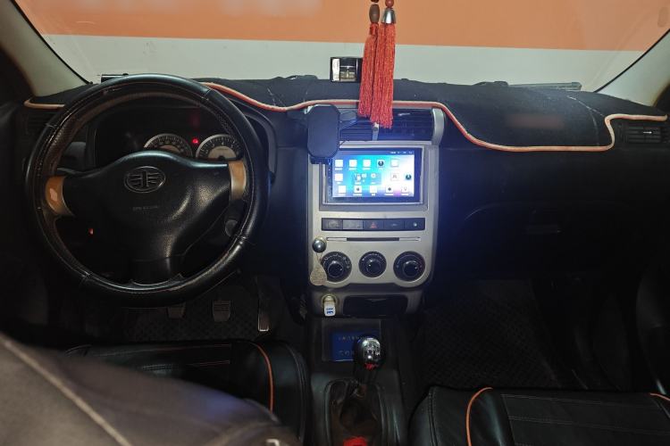 Used FAW Senya S80 2011 1.5L Manual 7-Seater Urban Elite Edition Center Console