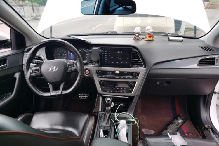 Used Hyundai Sonata 2015 1.6T GX Comfort Model Center Console