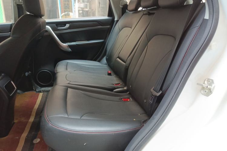 Used Haval H6 2017 Restyled Red-Label Sport Version 1.5T Automatic Two-Wheel Drive Luxury Trim Left Rear Seat