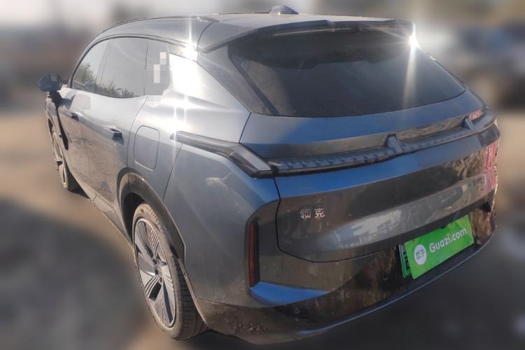 Used Lynk & Co 08 EM-P 2025 220 km All-Wheel-Drive Performance Halo Rear Left 45 Deg