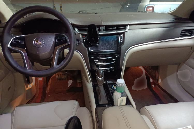 Used Cadillac XTS 2013 28T Comfort Model Center Console