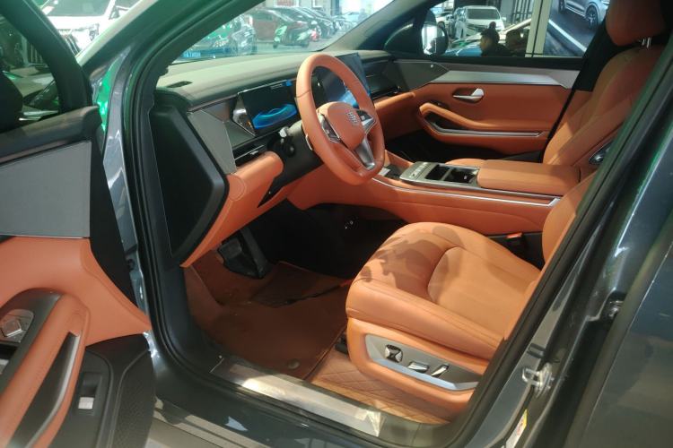 Used BYD Tang L 2025 EV with 670 km Range LiDAR and Premium Features Interior 3