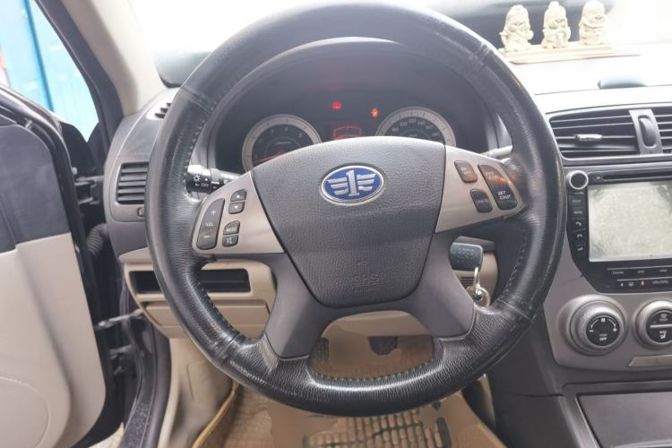 Used Bestune B50 2012 1.6L manual sunroof version
