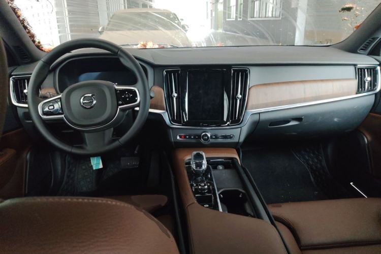 Used Volvo S90 2025 B5 Zhiyuan Luxury Edition Center Console