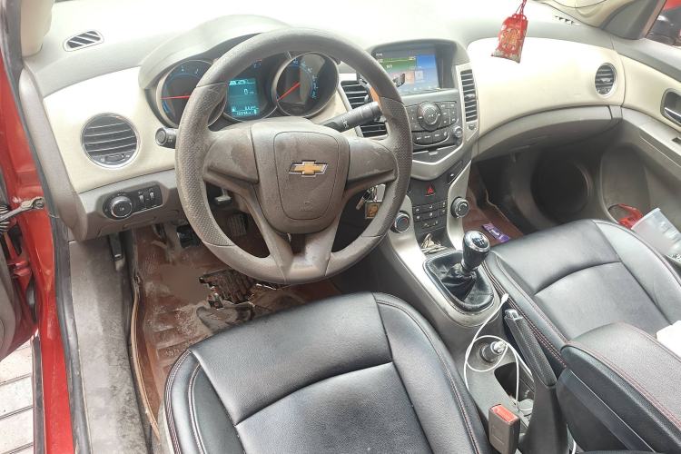 Used Chevrolet Cruze 2015 1.5L Classic SL MT Center Console