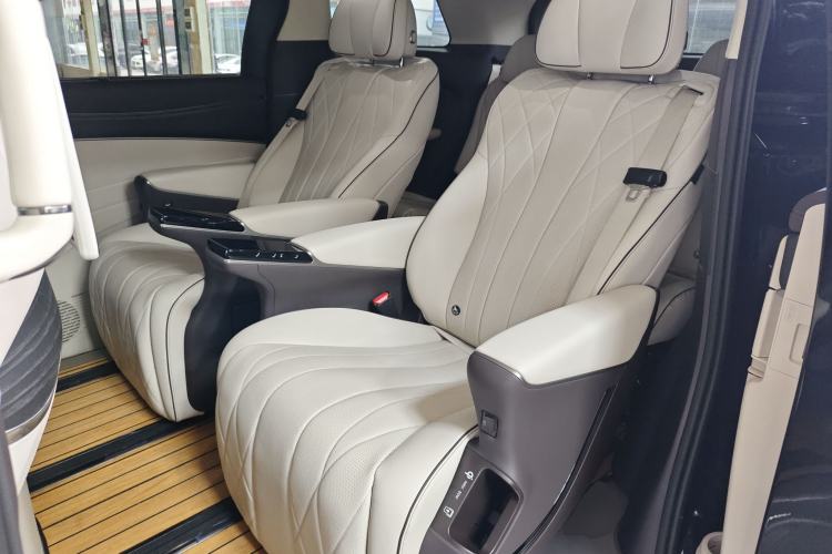 Used Denza D9 2024 DM-i 980 Four-Wheel Drive Flagship Model
