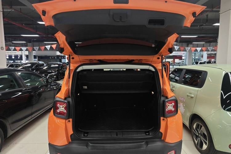 Used Jeep Renegade 2018 Connected Large Screen Version 180T Automatic High-Energy Edition
