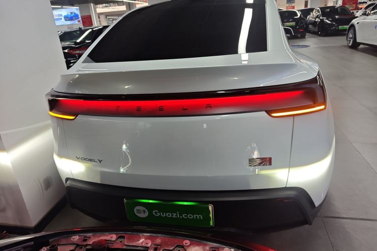 Used Tesla Model Y 2025 Long-Range All-Wheel-Drive Version