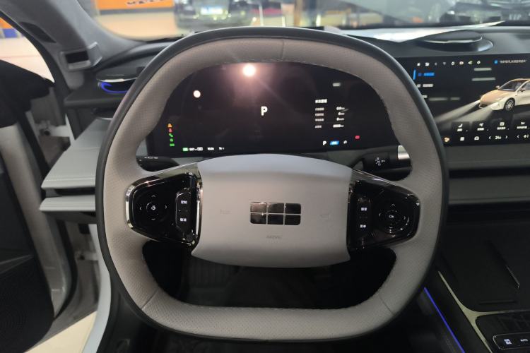 Used Geely Galaxy E8 2025 700 km Long-Range Intelligent Driving Version Steering Wheel