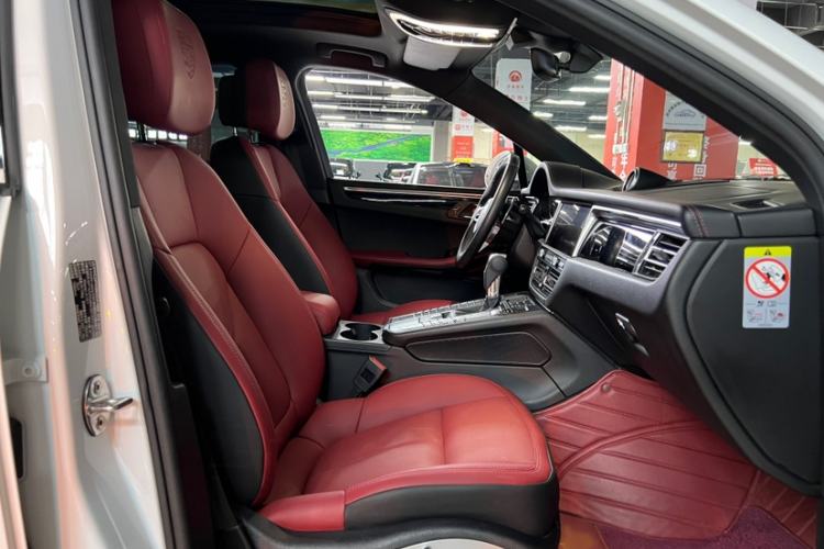 Used Porsche Macan 2021 Macan 2.0T Interior 10