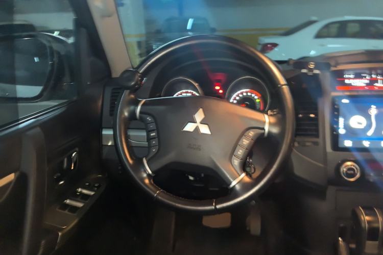 Used Mitsubishi Pajero 2011 3.0L Elite Edition
