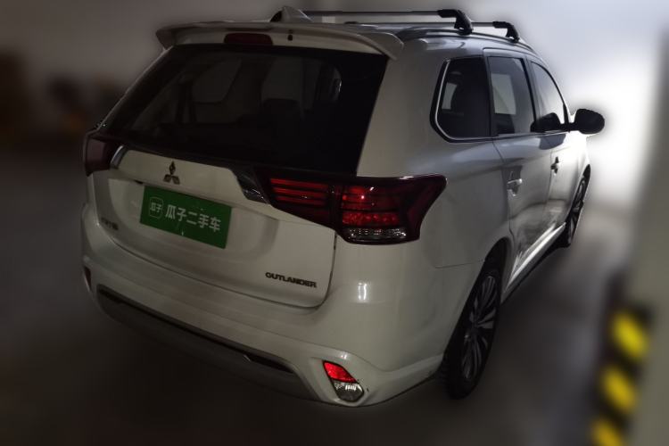 Used Mitsubishi Outlander 2020 2.0L Two-Wheel Drive Comfort Edition 7-Seater
