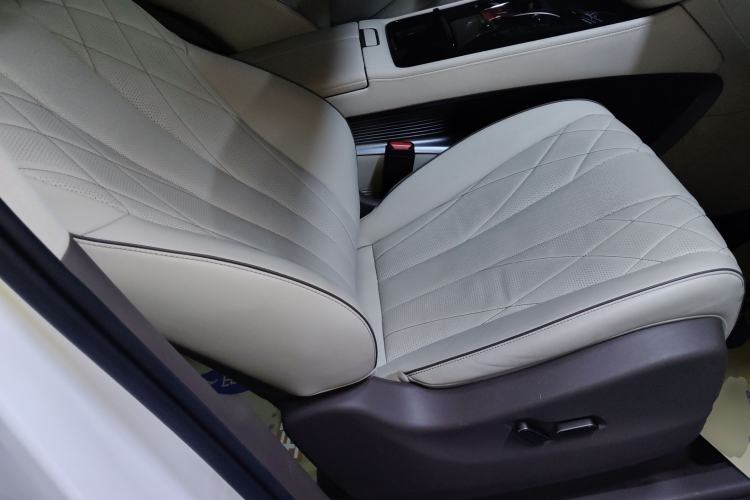 Used Denza D9 2023 DM-i 965 Luxury Model