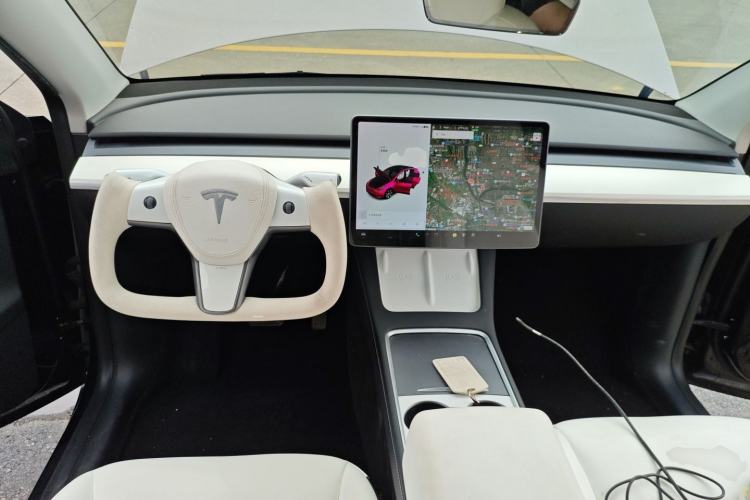 Used Tesla Model Y 2021 Standard Range Rear-Wheel Drive Version Center Console