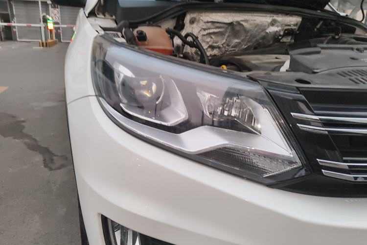 Used Volkswagen Tiguan 2016 300TSI Automatic All-Wheel Drive Fashion Vision Edition Right Front Headlight