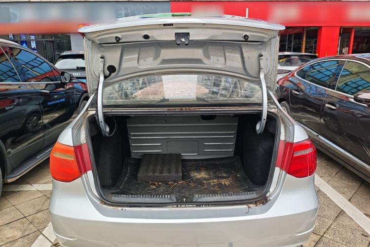 Used Volkswagen Jetta 2015 1.6L Automatic Fashion Model Trunk