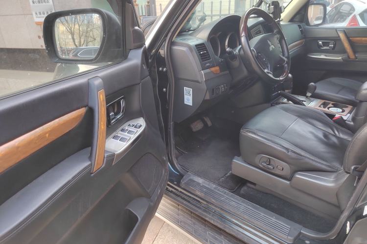 Used Mitsubishi Pajero 2016 3.0L Automatic Luxury Version China V Standard Driver Seat