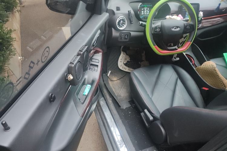 Used Chery New Energy Little Ant 2022 Revised Version Sweet Pink Edition Half-Sugar Version Lithium Iron Phosphate 30.7 kWh 30 kW 301 km Interior 3