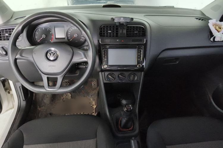 Used Volkswagen Polo 2014 1.4L Manual Fashion Edition Center Console