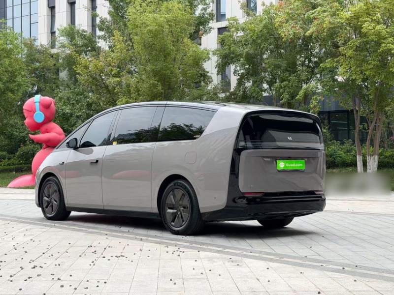 Used Li Auto MEGA 2025 Home Family Special Edition — 31
