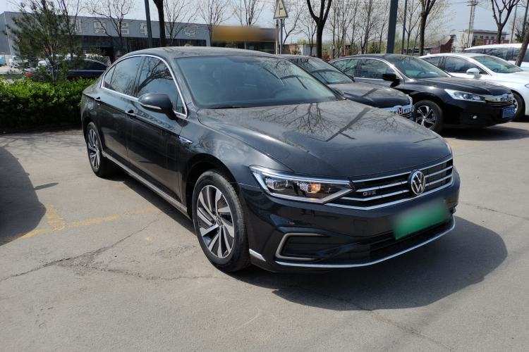 Used Volkswagen Magotan GTE Plug-in Hybrid 2020 GTE Luxury Model Front Right 45 Deg