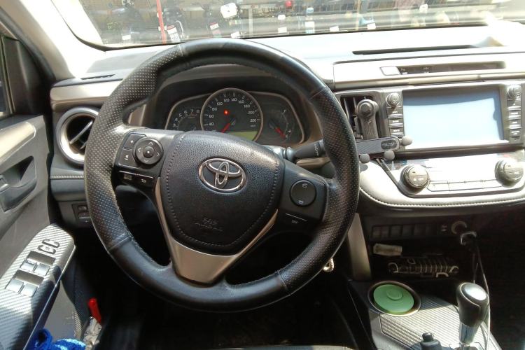 Used Toyota RAV4 2015 2.0L CVT Two-Wheel Drive Fashion Edition