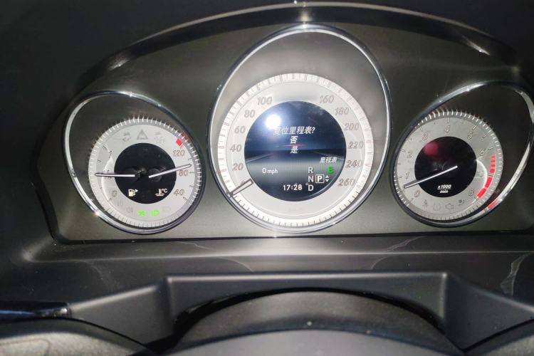 Used Mercedes-Benz GLK-Class 2013 GLK 300 4MATIC Dynamic Sunroof Model