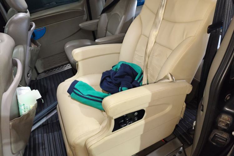 Used Chrysler Grand Voyager 2007 3.3L Business Edition Left Rear Seat