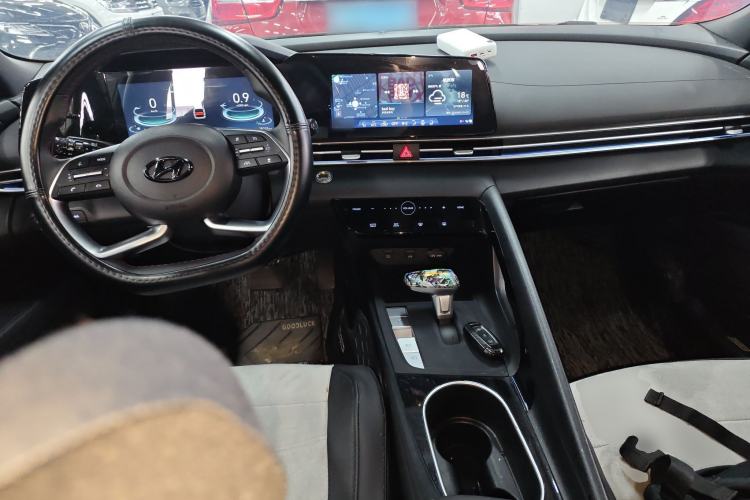 Used Hyundai Elantra 2022 1.5L CVT 20th Anniversary Edition Center Console