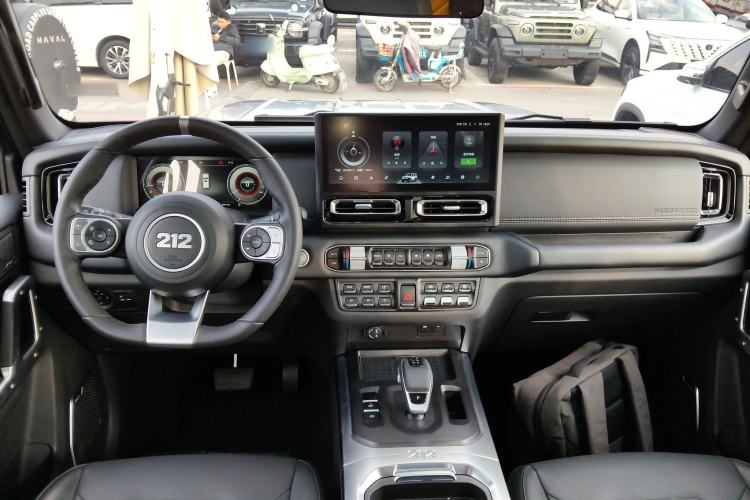 Used 212 T01 2024 2.0T Explorer
