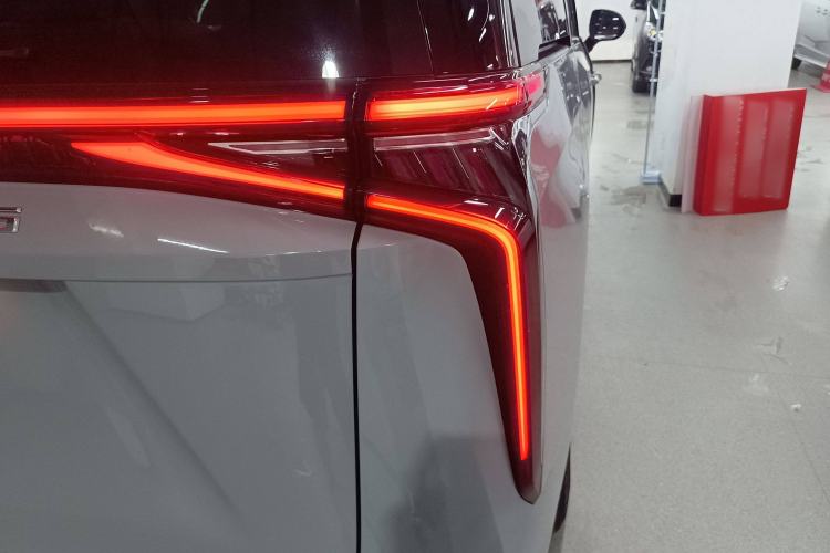 Used SAIC MAXUS Dajia 9 2024 Super Hybrid Long-Range Forest Edition 7-Seater
