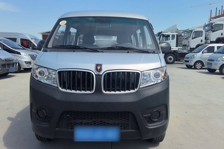 Used Jinbei Hiace X30 2023 1.5L Super-Comfortable Passenger Van 5/6/7-Seater Non-Air-Conditioned Version Model SWC15M