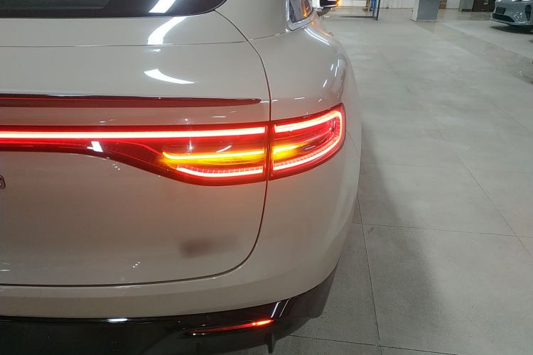 Used Hima Luxeed S7 2025 705 km Pro