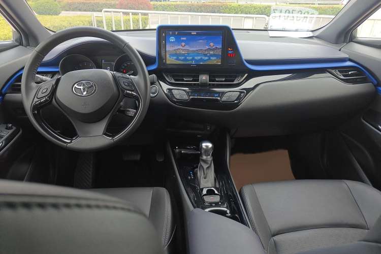 Used Toyota IZOA 2018 2.0L Yichi Version China VI Standard