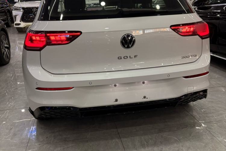 Used Volkswagen Golf 2025 300TSI R-Line
