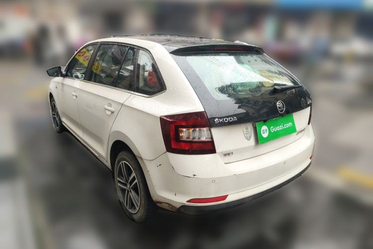 Used Skoda Rapid Spaceback 2014 1.6L Automatic Enjoyment Edition
