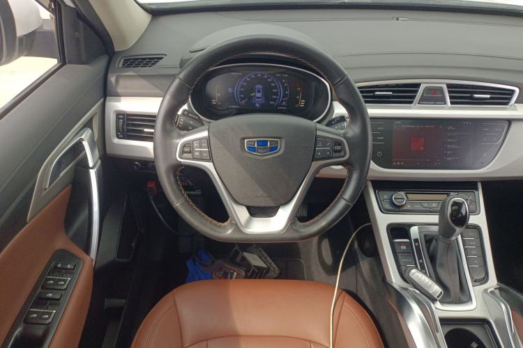 Used Geely Auto Emgrand X7 Sport 2018 1.8TD Automatic Two-Wheel Drive ZhiZun Model with 4G Connectivity Steering Wheel