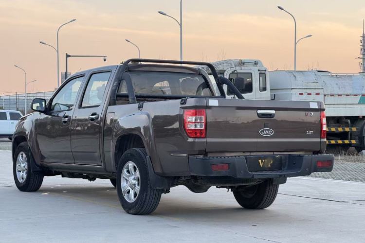 Used JAC V7 2018 2.0T Two-Wheel-Drive Comfort Version with Long Wheelbase D19TCIE13