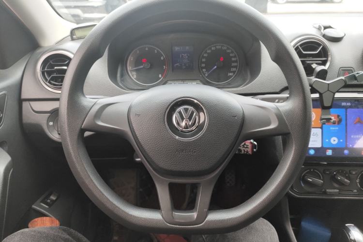 Used Volkswagen Jetta 2017 1.5L Automatic Fashion Model Steering Wheel