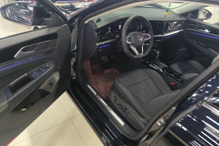 Used Volkswagen Passat 2025 Outstanding Model 380TSI Starry Dragon Glorious Edition
