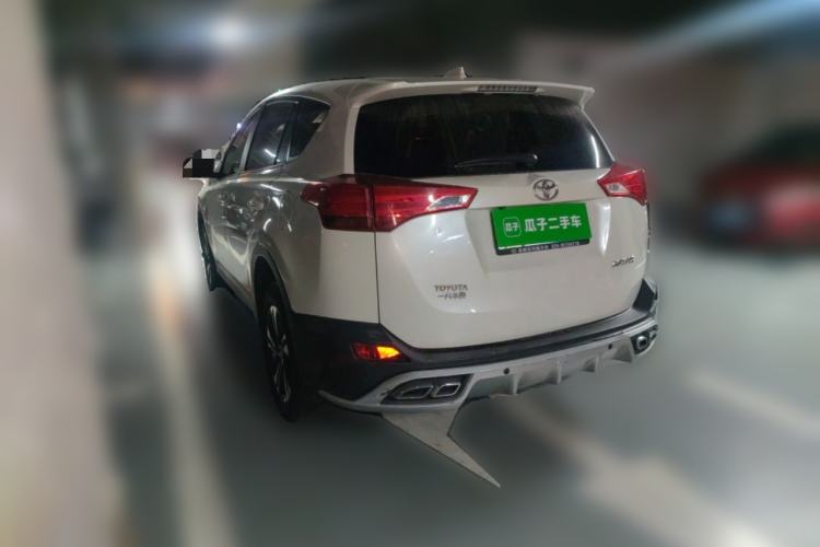 Used Toyota RAV4 2015 2.0L CVT Two-Wheel Drive Fashion Edition Rear Left 45 Deg