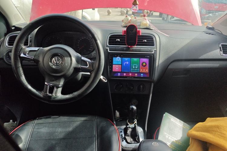 Used Volkswagen Polo 2013 1.6L Automatic Comfort Edition Center Console