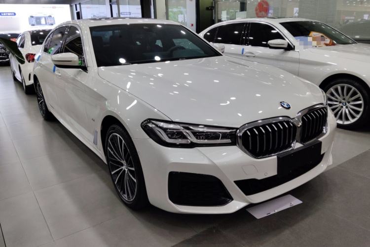 Used BMW 5 Series 2022 Second Facelift 530Li Leading Edition M Sport Package Front Right 45 Deg