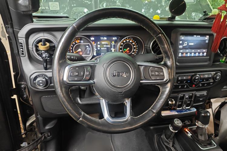 Used Jeep Wrangler 2019 2.0T Sahara Four-Door Version China VI Emission Standard
