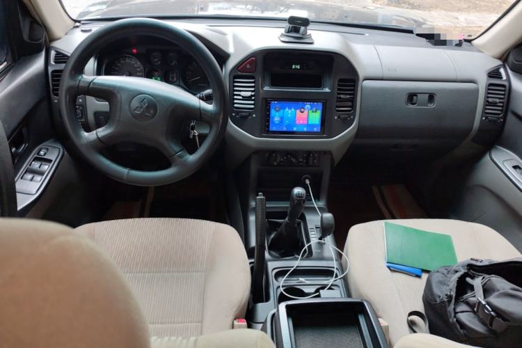 Used Mitsubishi Pajero 2008 V73 3.0L MT GL Center Console